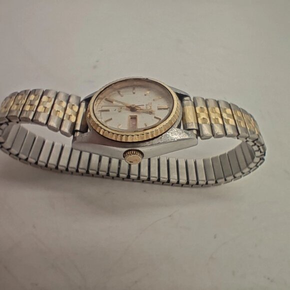 VTG Seiko SQ Watch Women 25mm White Dial Two Tone Daydate Round 8523-0059 NewBat - Picture 11 of 16